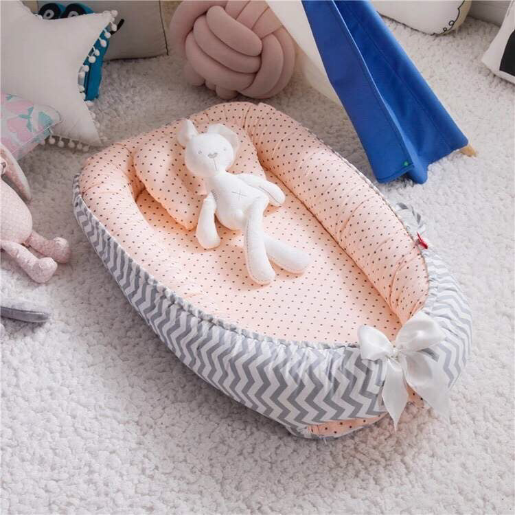 Portable Baby Bassinet With Pillow
